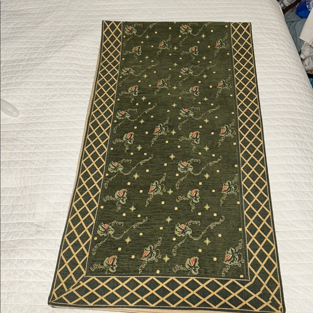 Beautiful table runner. Green Ivy and trellis design 18" x 68".